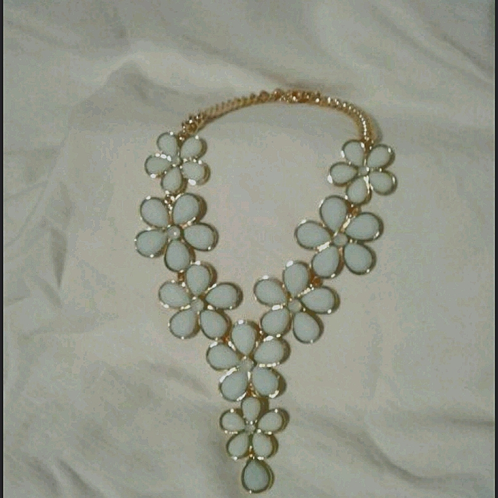 Beautiful Flower Necklace